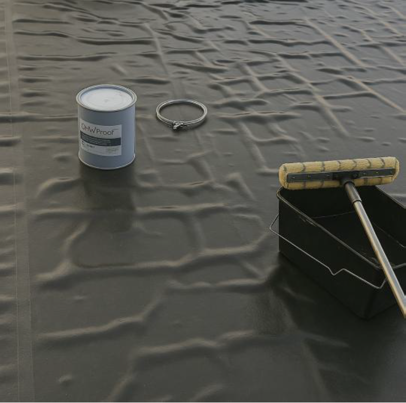 Bubbles under a single-ply membrane