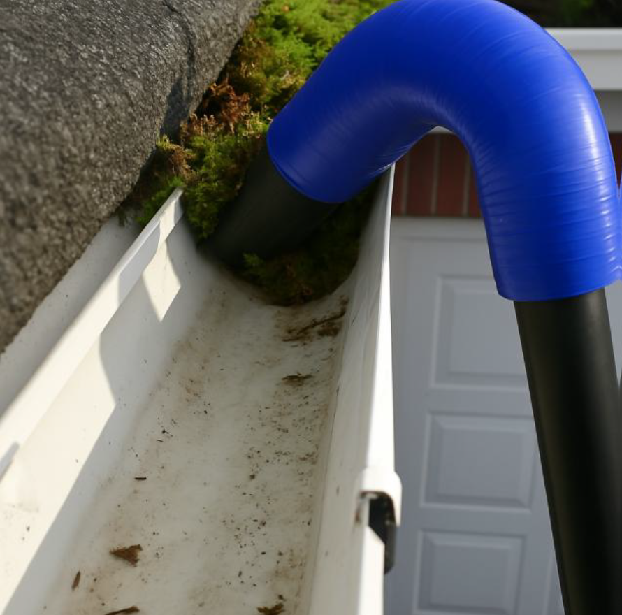 Mechanical gutter clearing tool
