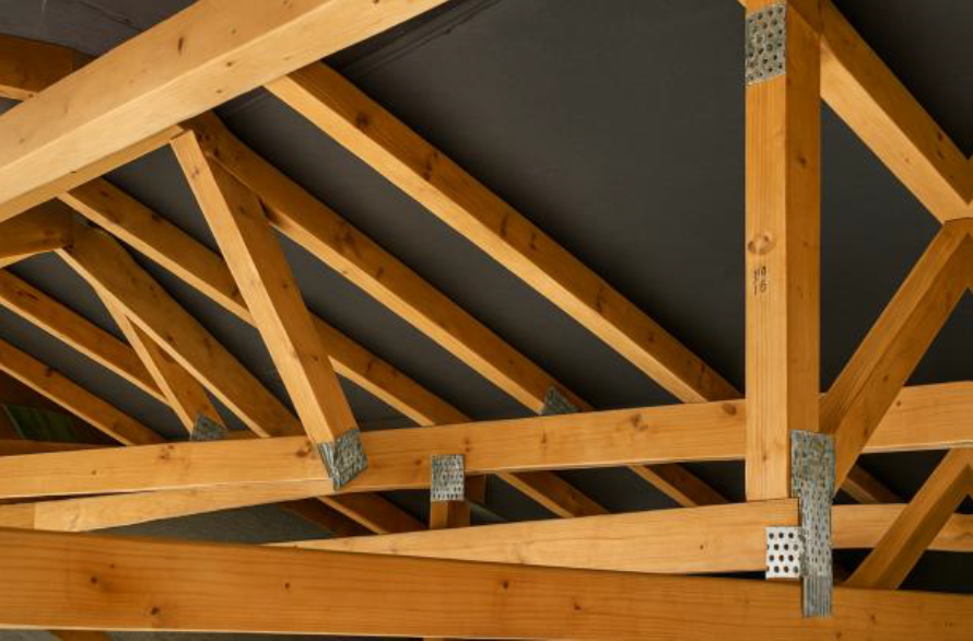 Clean dry roof timbers in good condition